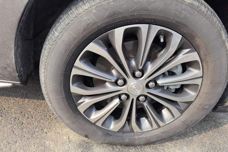 Used Buick GL8 2023 Facelifted Land Cruiser Executive Luxury Version
