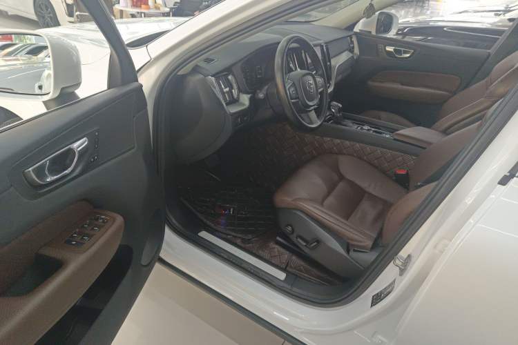Used Volvo XC60 2019 T5 4x4 Smart Edition China VI Standard
