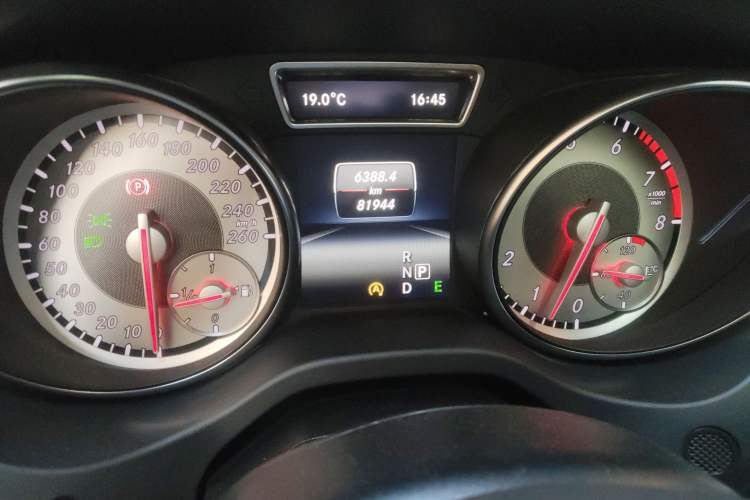 Used Mercedes-Benz GLA 2015 GLA 220 4MATIC Luxury Model
