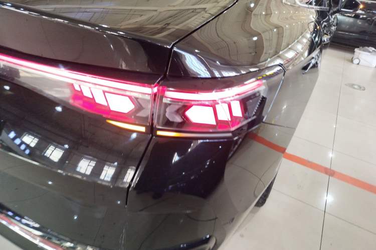 Used Volkswagen Magotan 2024 380TSI DSG Prestige Edition DaMai Package
