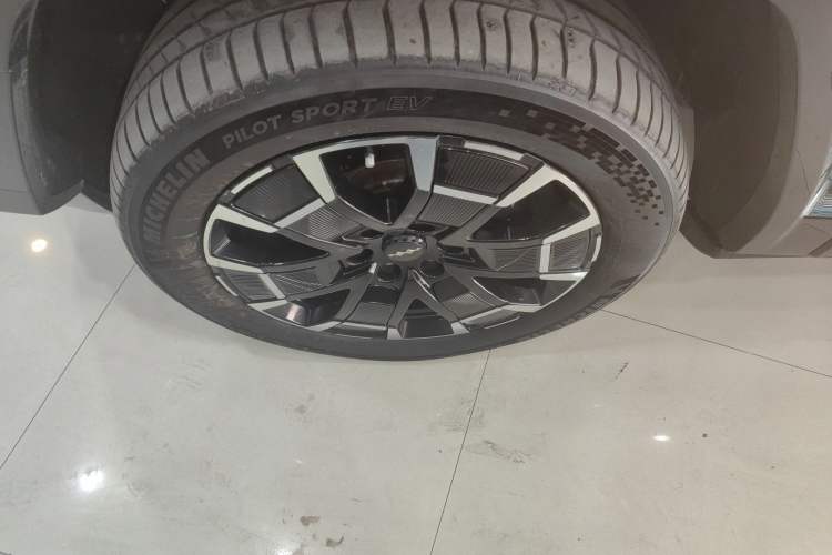 Used  Leopard 8 2025 Smart & Brave Flagship Edition 7 Seats
