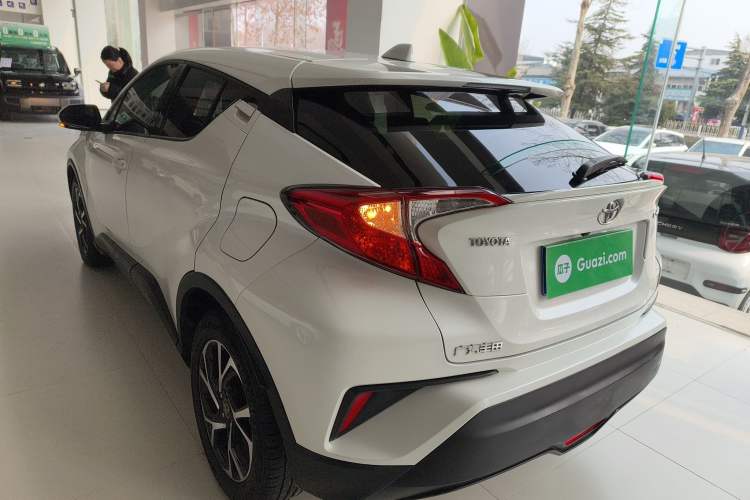 Used Toyota C-HR 2018 2.0L Leading with Sunroof China VI Standard
