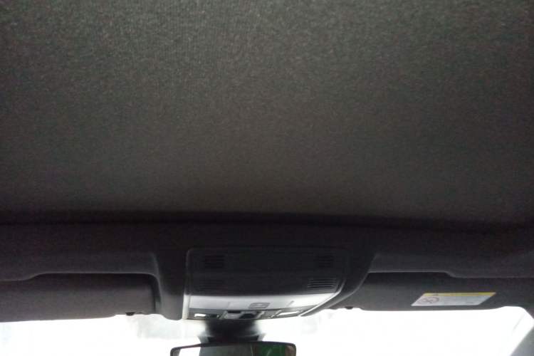 Used Volkswagen T-ROC 2025 300TSI DSG Two-Wheel Drive Chen Guang Edition
