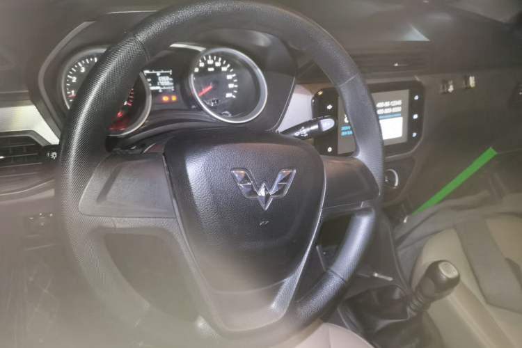 Used Wuling Hongguang 2019 1.5L S Comfort Edition China VI LAR
