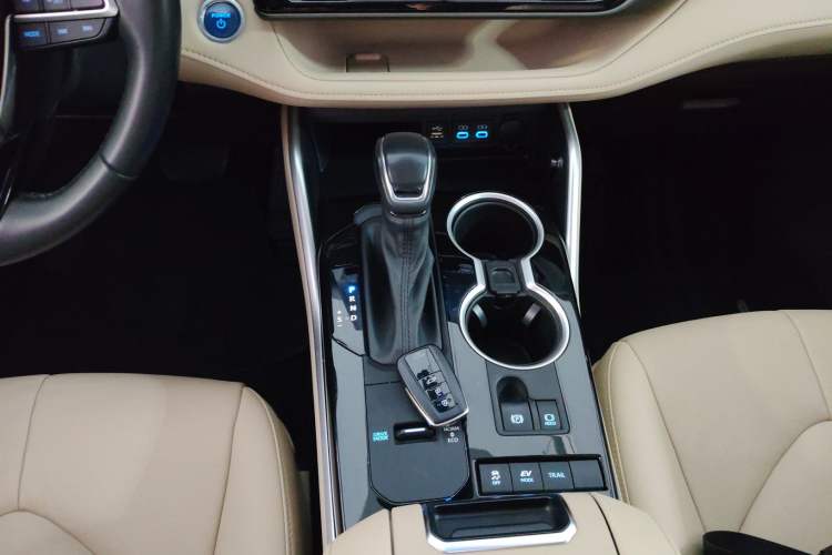 Used Toyota Highlander 2022 Dual-Engine 2.5L Four-Wheel Drive Prestige Version 7 Seats
