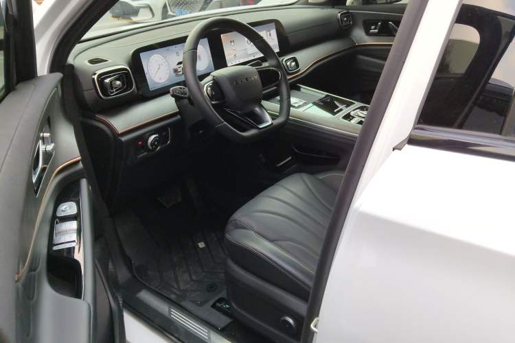 Used Chery Tiggo 9 2025 2.0T Dual-Clutch Two-Wheel Drive Luxury Edition 7 Seats
