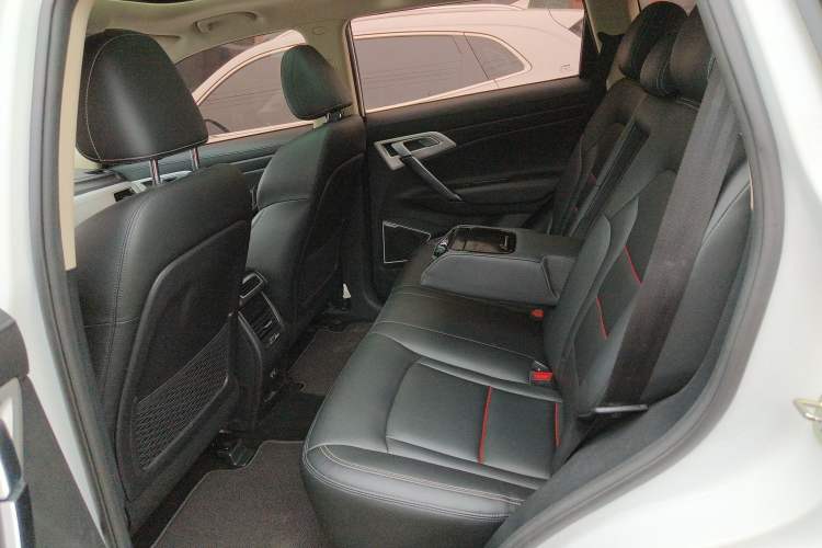 Used Geely Auto Emgrand X7 Sport 2018 1.8TD Automatic Two-Wheel Drive Smart Connect 4G Internet Edition
