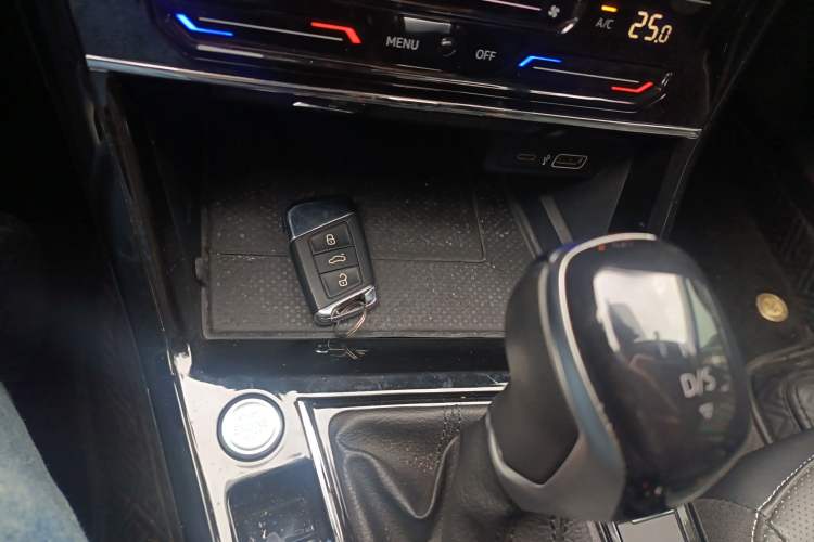 Used Volkswagen Passat 2022 330TSI Starry Luxury Edition – Exclusive Special Edition