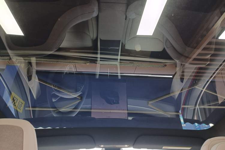 Used Tesla Model Y L 2025 Long-Range All-Wheel-Drive Version
