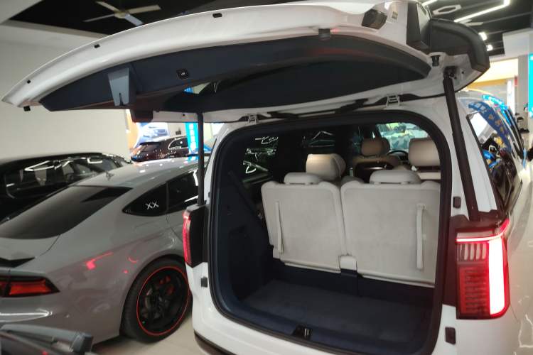 Used Zeekr 009 2022 WE Edition
