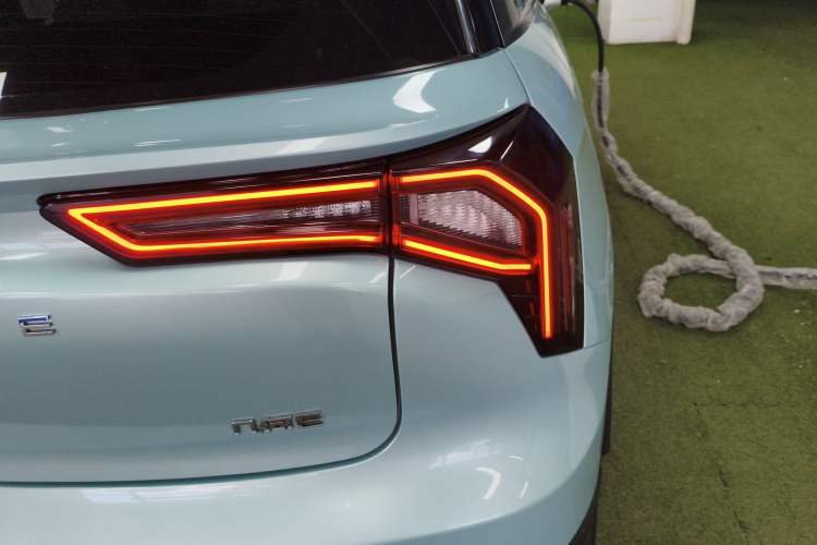 Used Geometry E Firefly 2024 301km Starlight
