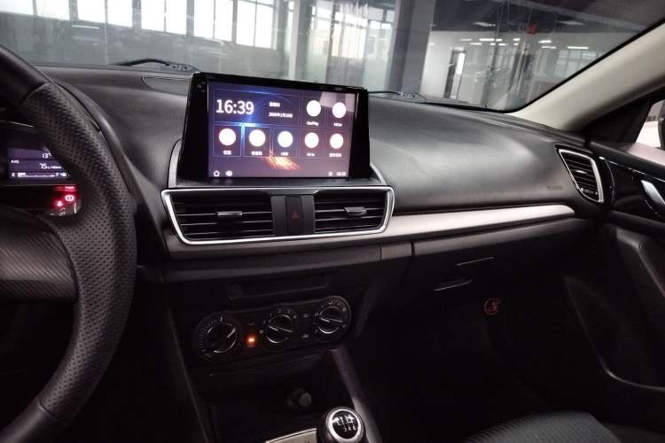 Used Mazda Mazda 3 Axela 2014 Sedan 1.5L Manual Comfort Model