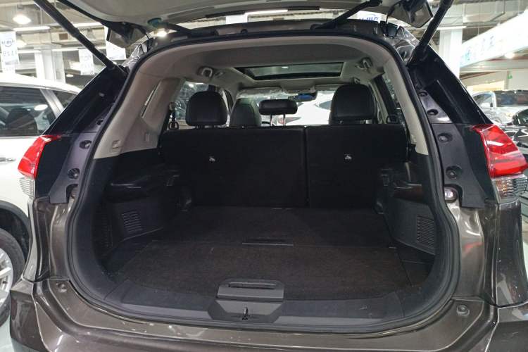 Used Nissan X-Trail 2019 2.5L CVT Smart Connect Luxury Edition 4WD
