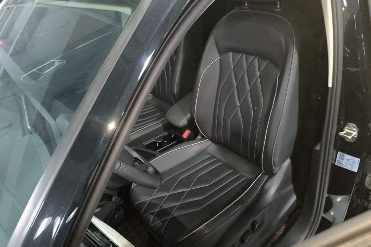 Used Volkswagen Tiguan L 2024 330TSI Automatic Two-Wheel Drive Smart Edition