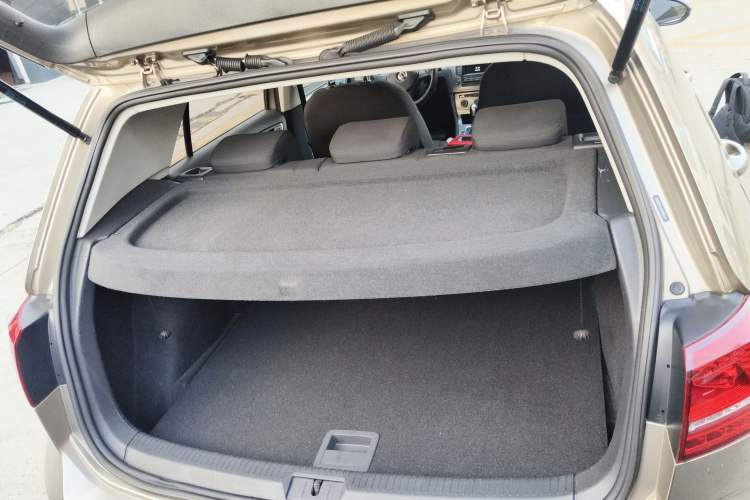 Used Volkswagen Golf 2016 1.6L Automatic Fashion Model
