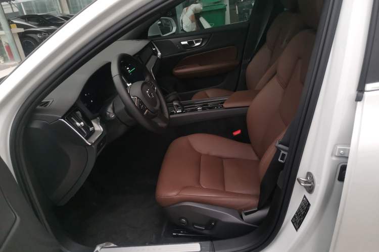 Used Volvo S60 2025 B4 Zhiyi Luxury Edition
