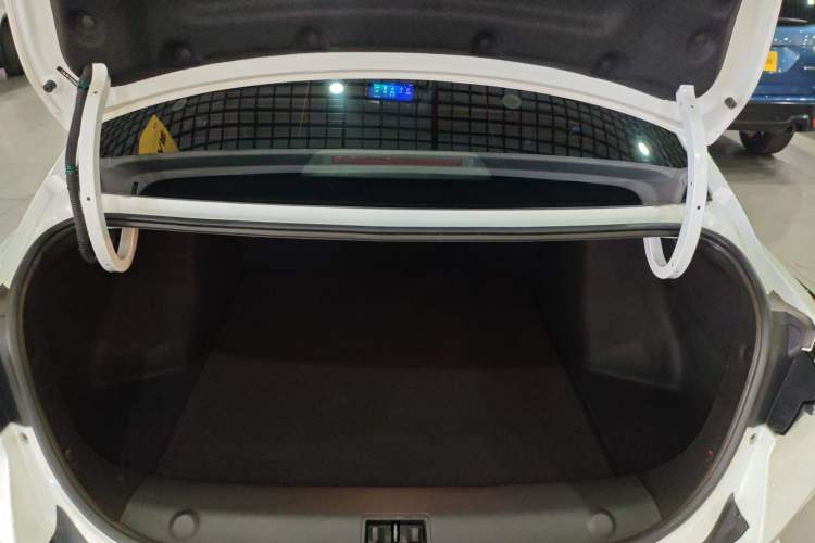 Used Dongfeng Aeolus Yixuan MAX 2023 1.5T Ultra-Stylish Trendsetting Dad Edition
