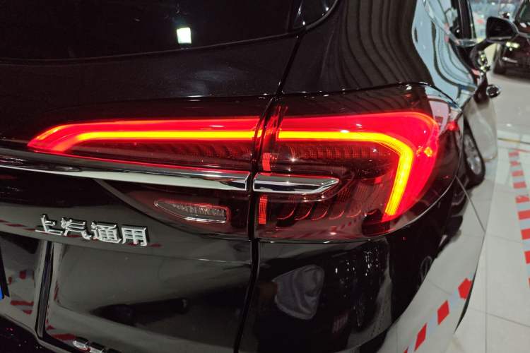 Used Buick Envision 2023 Encore Plus 652T Five-Seat Luxury Model
