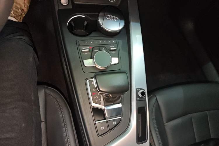 Used Audi A4L 2019 40 TFSI Fashion Edition China VI Emission Standard