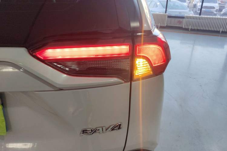 Used Toyota RAV4 2022 2.0L CVT Two-Wheel Drive Fashion Edition
