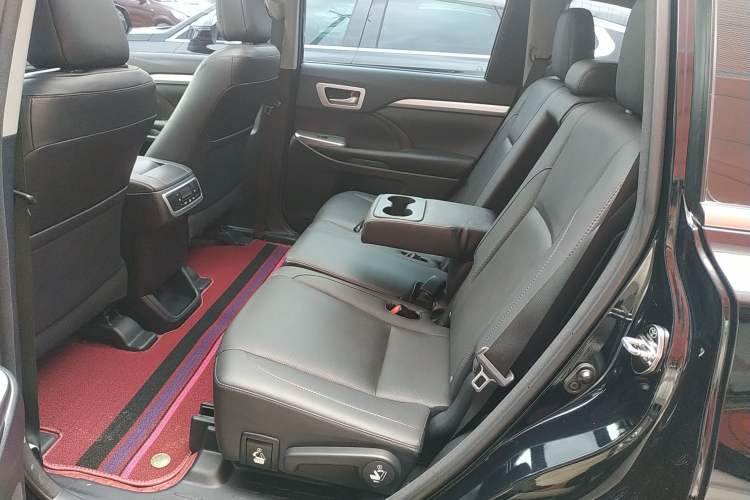 Used Toyota Highlander 2015 2.0T Two-Wheel Drive Luxury Edition 7 Seats
