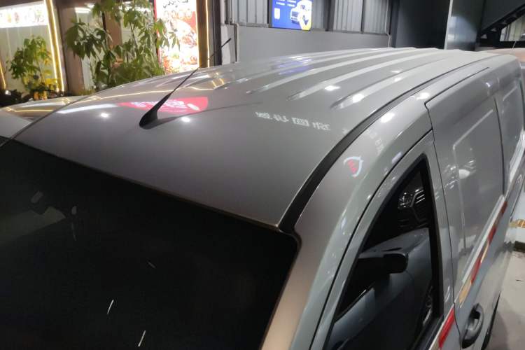 Used Wuling Hongguang V 2022 1.5L Jingqu Edition Enclosed-Window Vehicle with Electric Power Steering LAR