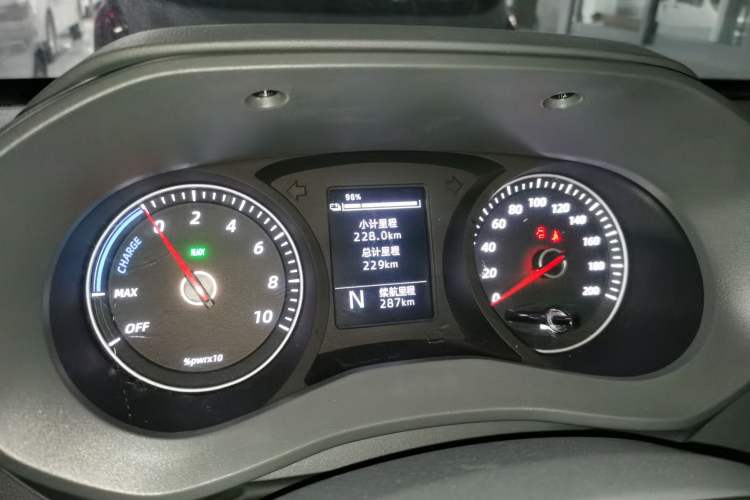 Used Wuling Yangguang 2024 300KM Comfort Version Passenger Van 75kW
