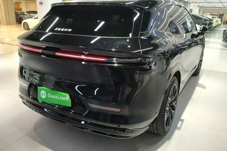 Used Zeekr 7X 2025 100 kWh Long-Range Rear-Wheel Drive with Intelligent Driving Features