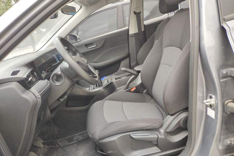 Used Roewe i5 2023 1.5L Manual Comfort Edition
