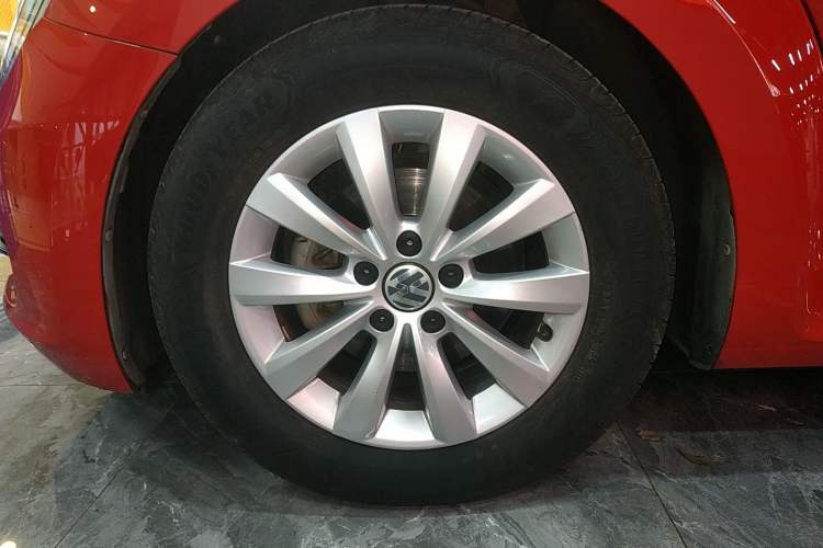 Used Volkswagen Beetle 2015 180TSI model
