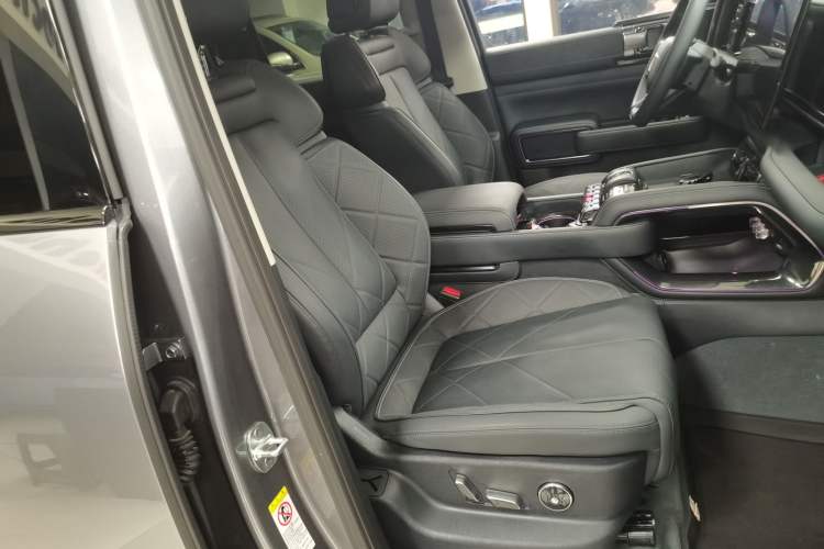 Used  Leopard 5 2023 Navigator Edition