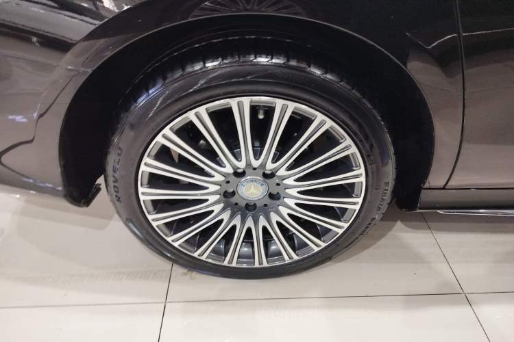 Used Mercedes-Benz E-Class 2019 E 300 L Sporty and Stylish Model