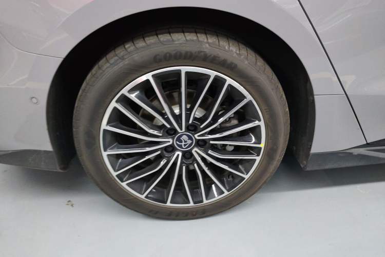 Used BYD Han 2025 DM-i Intelligent Driving Edition 125KM LiDAR Flagship Model
