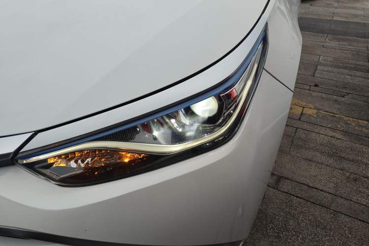 Used Toyota Levin 2017 Revised Dual-Engine 1.8H GS E-CVT Elite Sunroof Version China V Standard