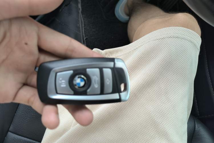 Used BMW 5 Series 2014 525Li Leading Model
