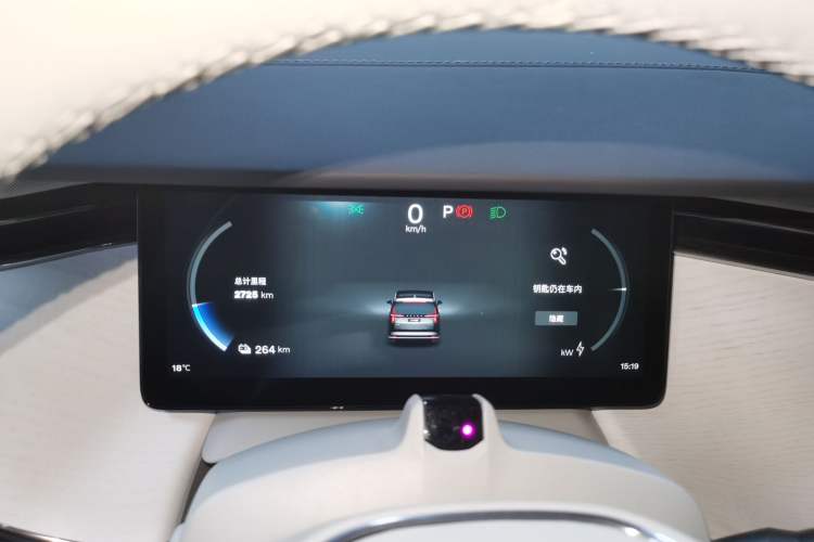 Used Volvo EM90 2025 Ultra Six-Seater
