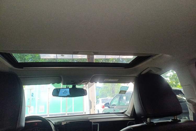 Used Toyota RAV4 2015 2.0L CVT Two-Wheel Drive Fashion Edition
