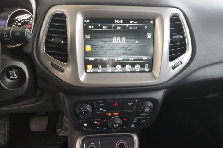 Used  Compass 2017 200T Automatic Family Edition