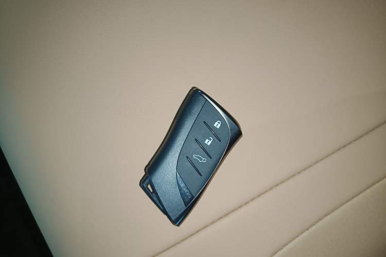 Used Lexus RX 2023 350h Two-Wheel Drive Enjoyment Version
