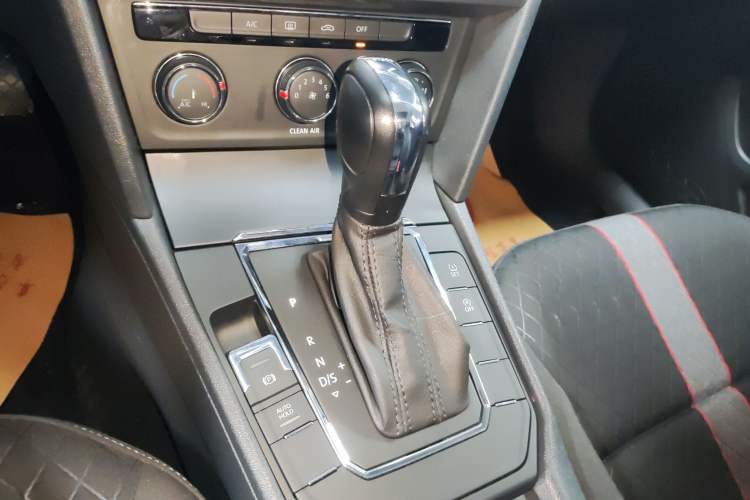 Used Volkswagen Lamando 2019 230TSI DSG Fashion Edition China VI
