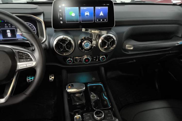 Used Beijing Auto BJ40 2023 2.0D Automatic Four-Wheel Drive Blade Hero Edition Adventurer Type