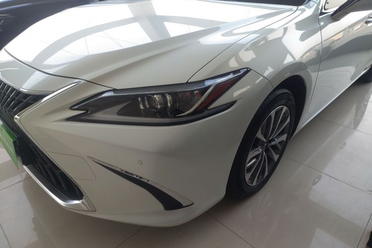 Used Lexus ES 2023 200 Excellence Edition
