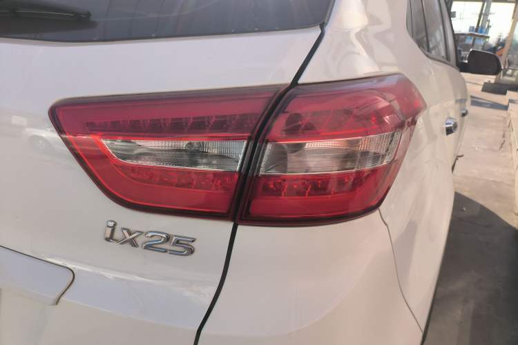 Used Hyundai ix25 2015 2.0L Automatic Two-Wheel Drive Intelligent GLS