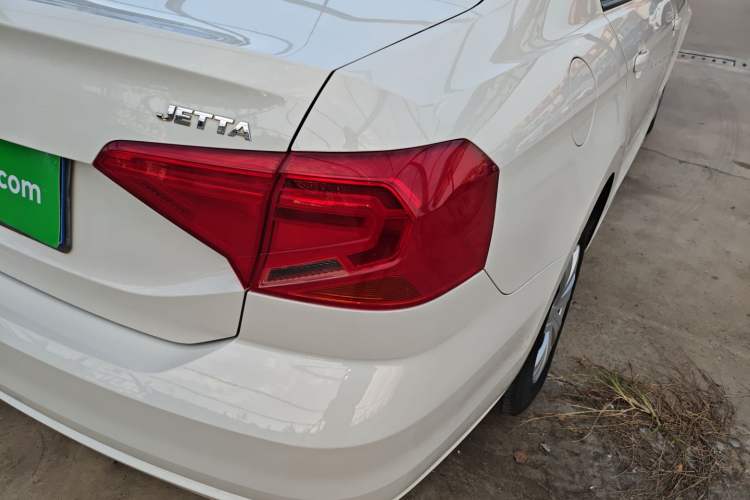 Used Volkswagen Jetta 2017 1.4L Manual Fashion Edition
