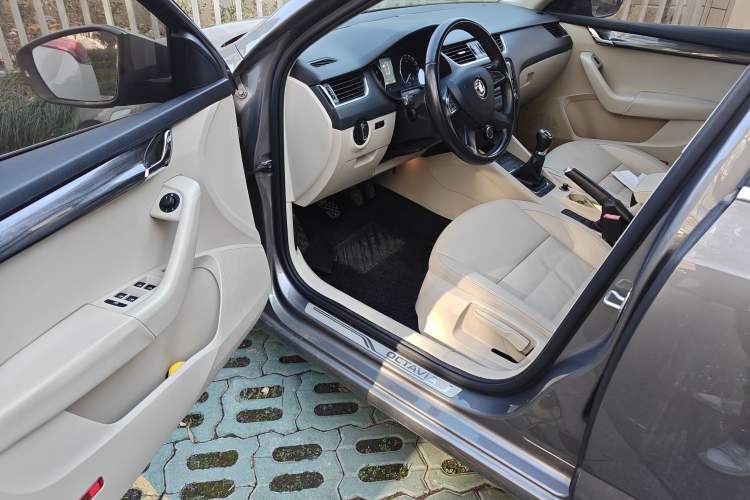 Used Skoda Octavia 2016 1.6L Manual Smart Drive Version