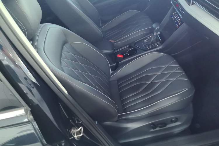 Used Volkswagen Tiguan L 2022 330TSI Automatic Two-Wheel Drive Smart Edition
