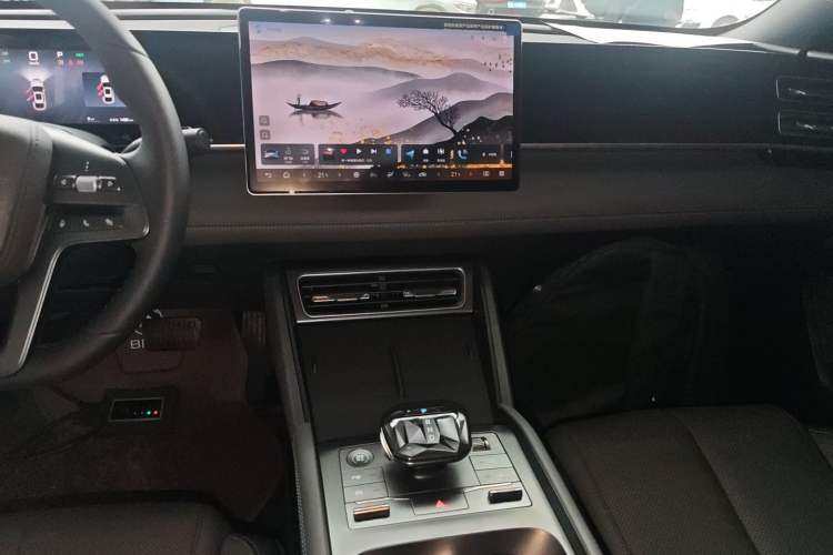 Used BYD Qin L 2025 DM-i Smart Drive 80KM Leading Model
