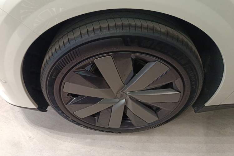 Used Li Auto Li Auto i6 2025 Model Two-Wheel-Drive Standard Type
