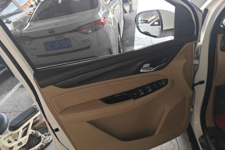 Used Baojun 730 2017 1.5T Manual Prestige Version 7 Seats