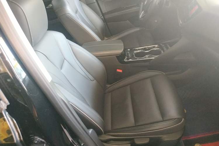 Used Buick Envision 2022 Facelift Encore S 652T Two-Wheel-Drive Luxury Model
